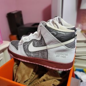 Nike Dunk High Undefeated

Las Vegas